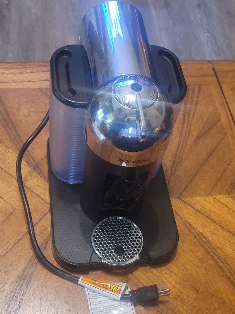 Nepresso Machine & 100 Pods