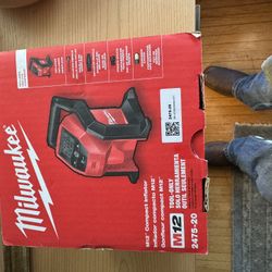 Milwaukee M12 Compact Inflator