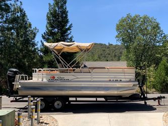 2016 Suntracker Party Barge 22dlx Pontoon Boat