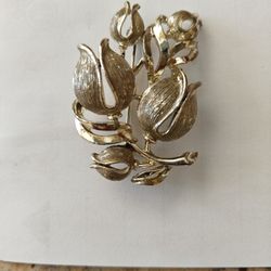 Vintage Signed Lisner Brushed Silvertoned Floral Pin Brooch 