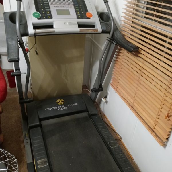 Gold's Gym Cross Trainer 600 Treadmill for Sale in WinstonSalem, NC
