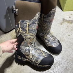 Waterproof insulated rubber hunting boots
