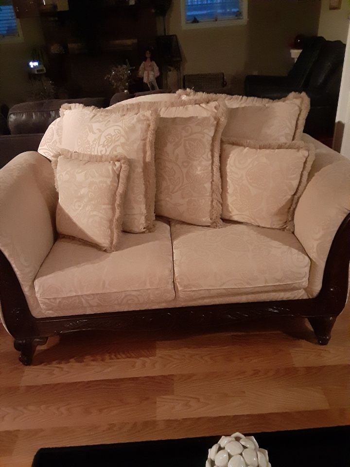 Two-Piece Victorian Style Sofa, And Loveseat In Excellent Condition