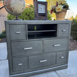 Gray Modern 7 Drawer Media Wood Dresser Chest of Drawers Furniture Excellent Condition Originally $700