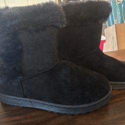 Kohl's Paulina black faux suede ankle boots with faux fur lining