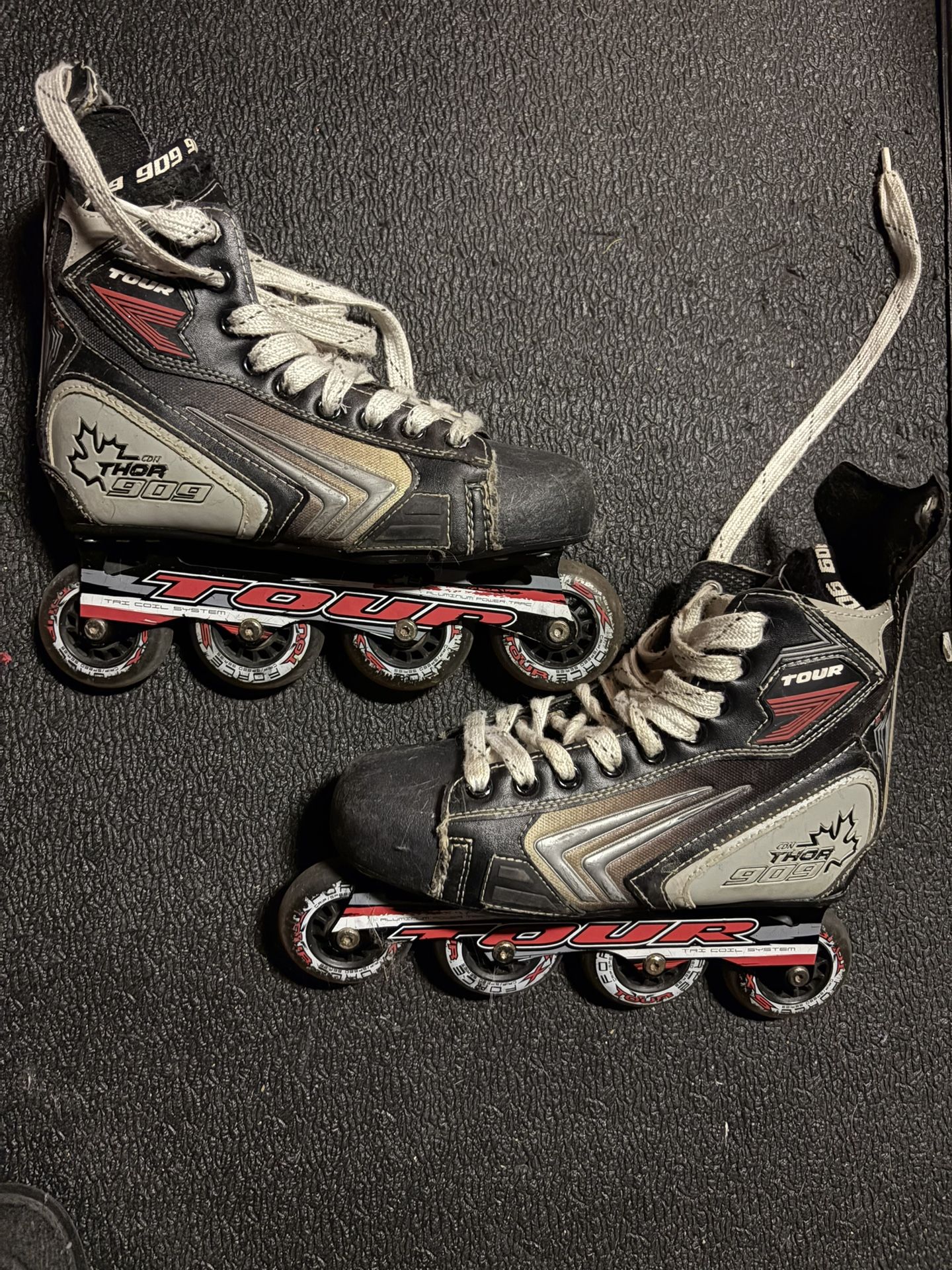 Tour 909 Rollerblades Size 9.