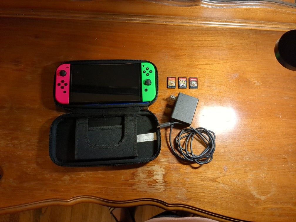 Nintendo Switch OLED+Case+3Games