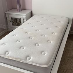 Bed Twin with mattress