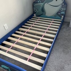 Kids twin bed