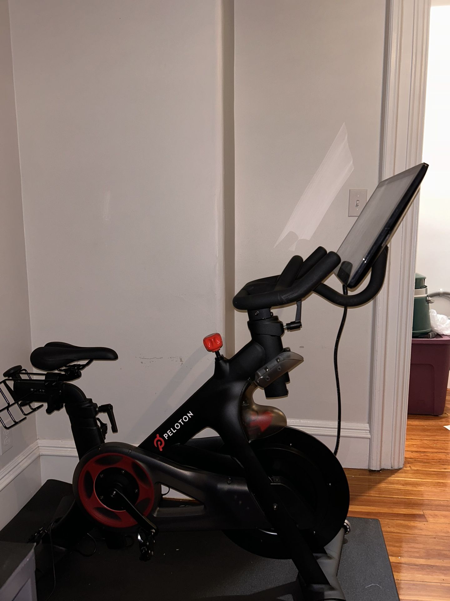 PELOTON Exercise Bike w/ Rotating Screen