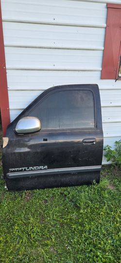 1st generation toyota tundra access cab LH Front door.