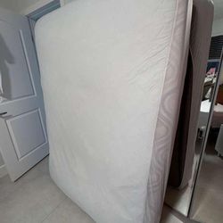 Full Free Mattress // Colchon Full Gratis