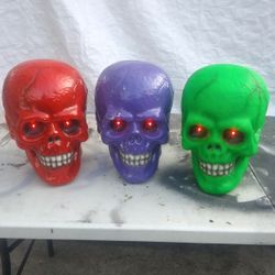 Halloween Animated Skulls Laughing Red Eyes Decoration Prop