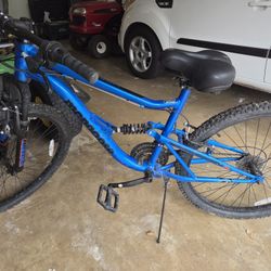 Mongoose Limestone  Bike