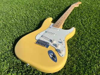 2023 Fender Player Stratocaster MIM - Buttercream w/ hard case