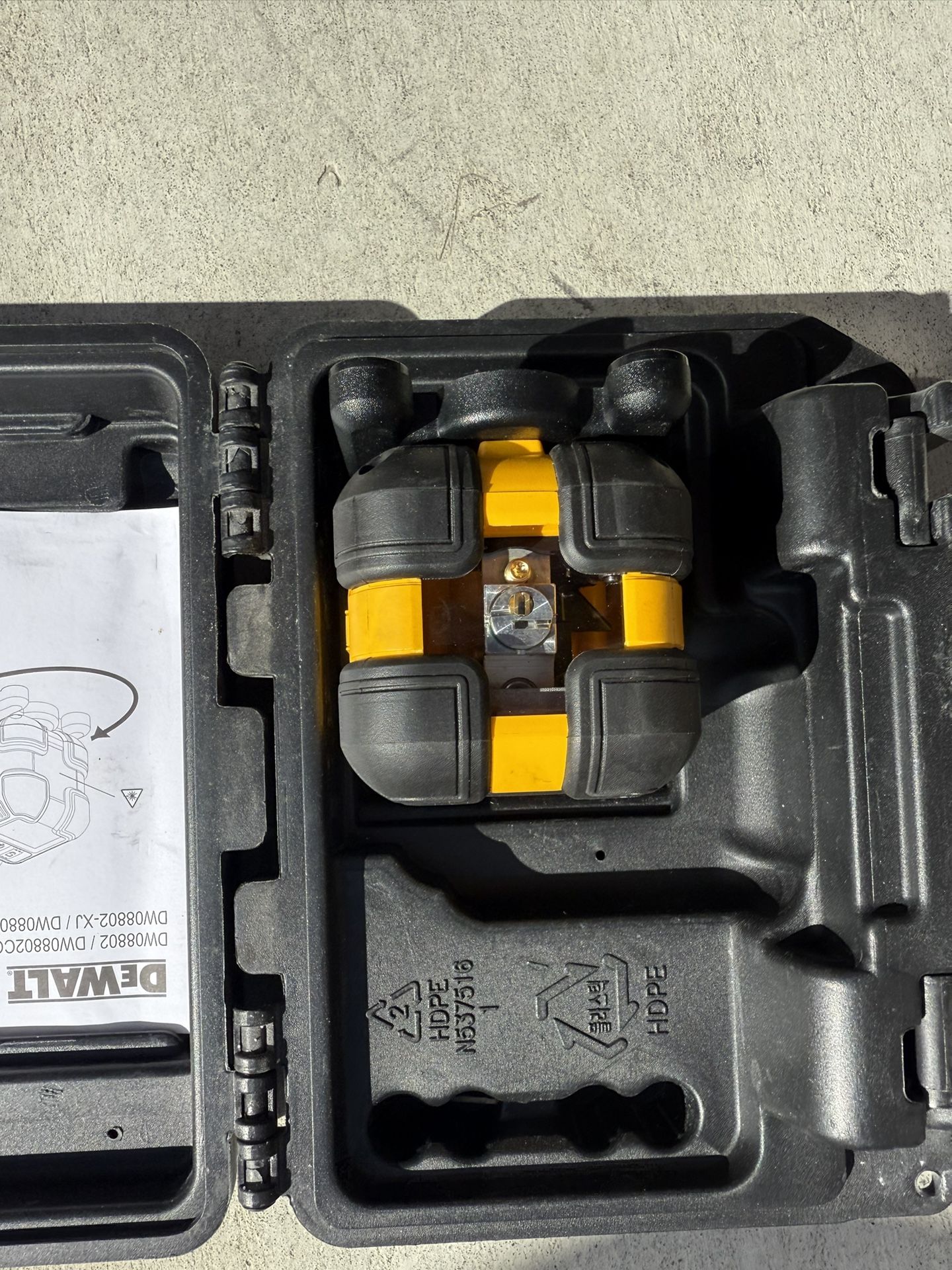 DEWALT DW08802 In Excellent Condition Comes With Carrying Case and Manual