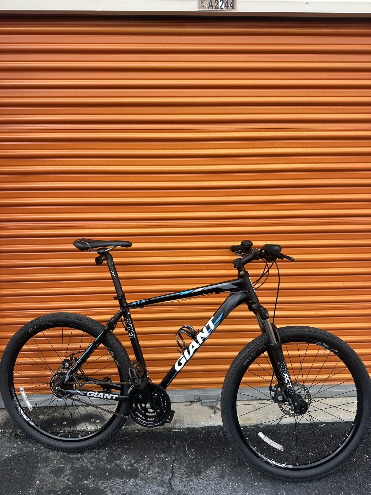 Giant ATX Mounten Bike size Large 