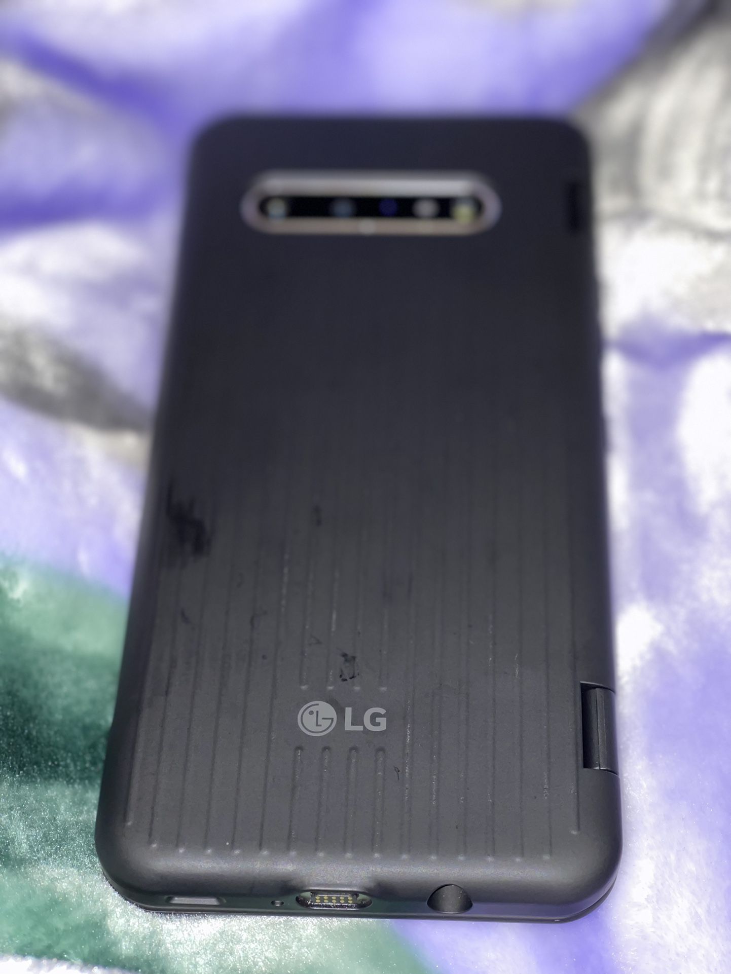 LGV60 dual screen phone! few nicks from bag on paint
