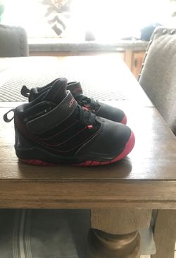 Kids Jordan size 7c