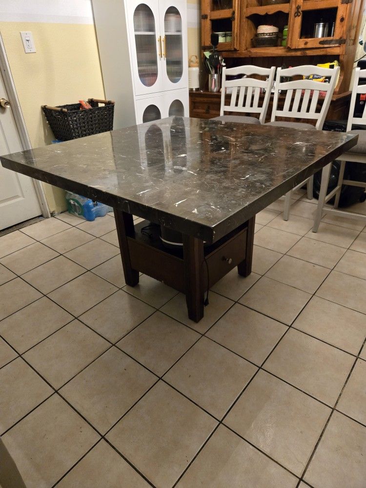 Table (Mesa)