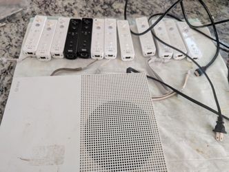 Xbox One S No Power Missing Back And Controllers No Power Missing Parts

controllers also no power missing battery cover and button and battery connec