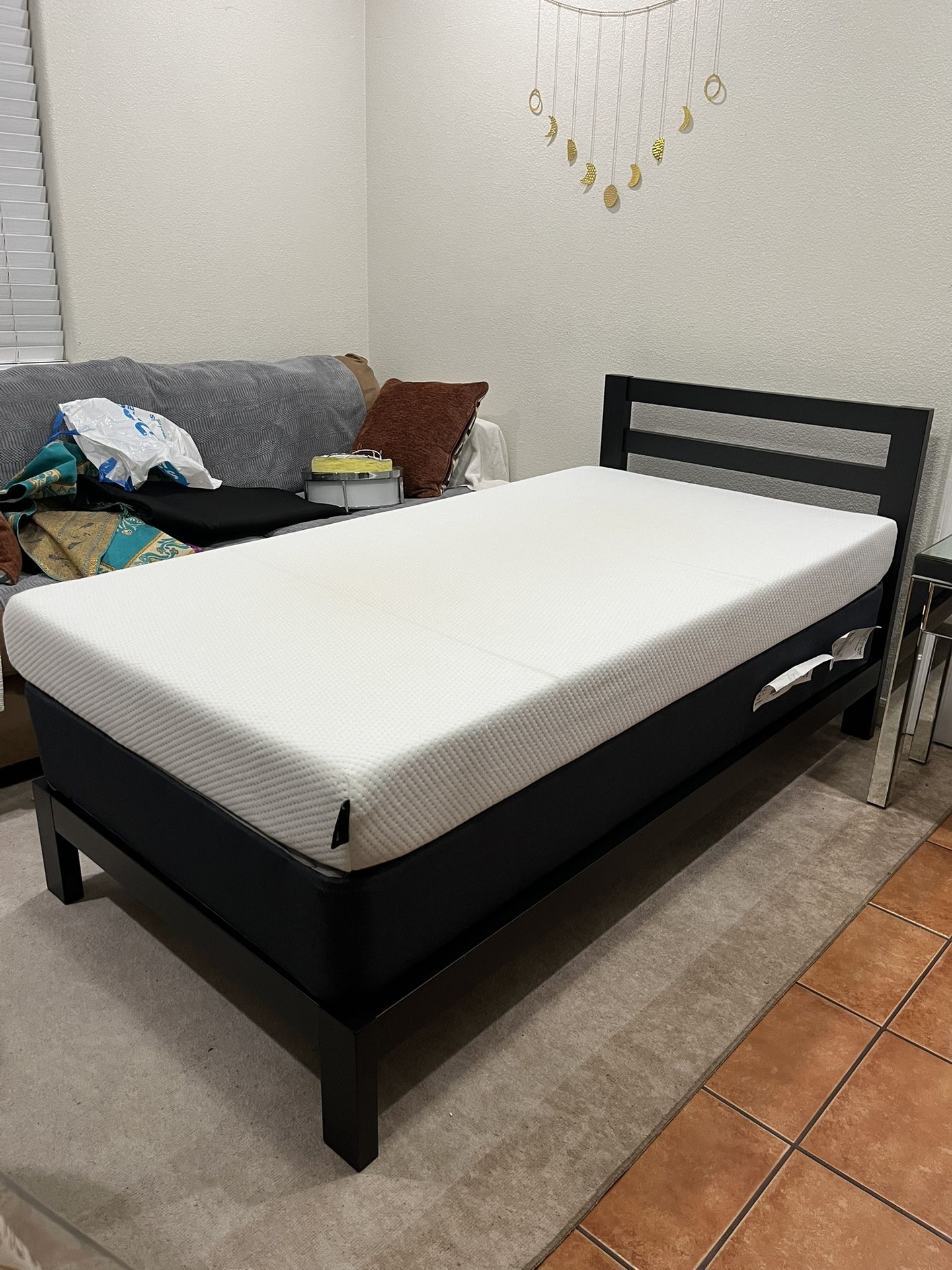 Brand new Zinus Twin Bed with Mattress/Boxframe