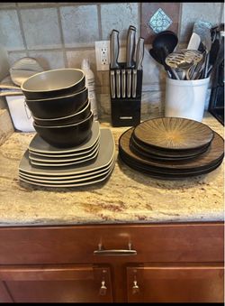 Dinnerware Sets