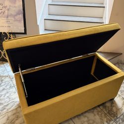$40 PRICED LOW! ✨ Stylish Mustard Yellow Storage Bench / Ottoman – Lift-Top w/ Large Storage ✨