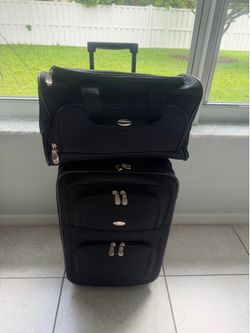 Black Carry On traveling set pierre cardin