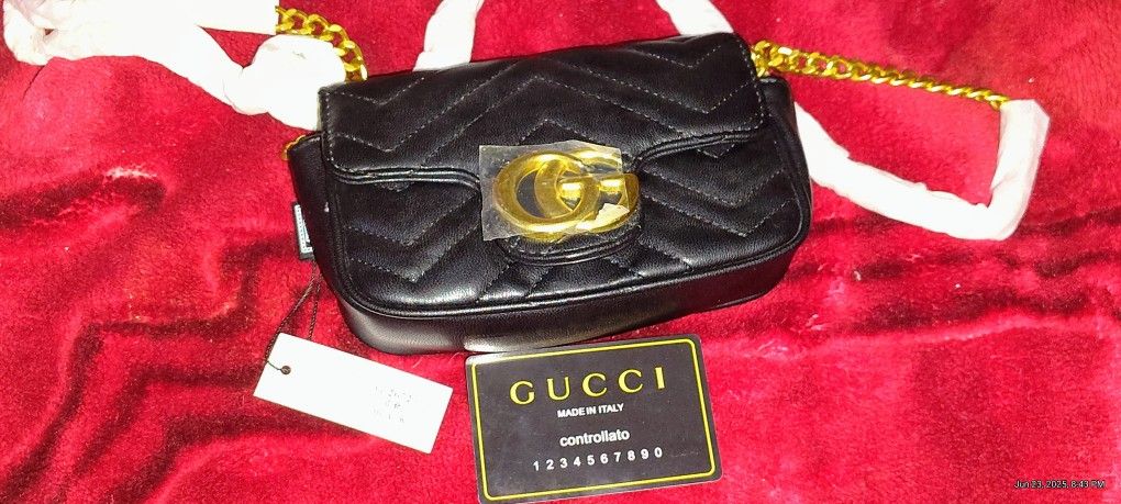 Beautiful Authentic Gucci Mini Purse (Never Used)