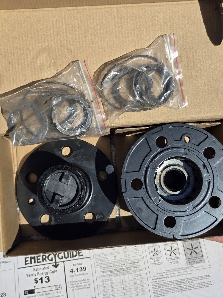 Ford Front Manual Lockers Hub $40