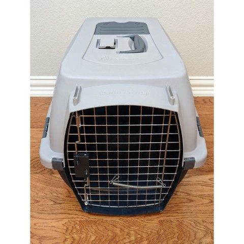 Petmate Medium Pet Carrier Kennel Cat Dog Cage Traveler Portable Cab