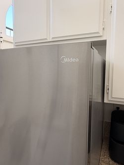 Midea 18.7 cu. ft. Bottom Mount Freezer Refrigerator
