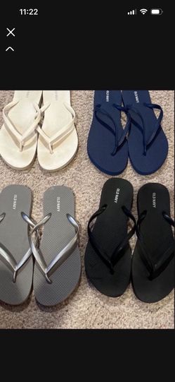 Flip Flops - Old Navy Girls Size 9/10 - Barely Worn - All 4 for 15.00 Dollars 