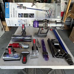 Dyson V11 Torque Drive+ Cordless Stick Vacuum — Tested, Strong Battery & Original Attachments