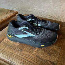Brooks Size 14