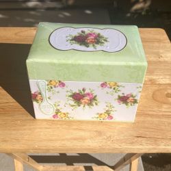 Rare.  Royal Albert Country Roses  Recipe File Box 