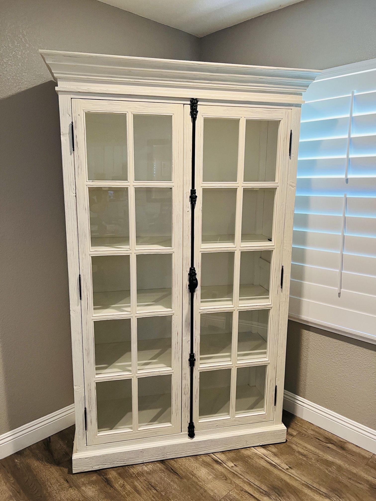 ANTIQUE WHITE CURIO