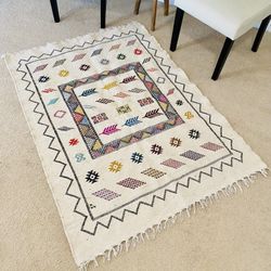 Authentic Handcrafted Moroccan Rug - Made with Wool - New (4.80 x 3.5 FT)