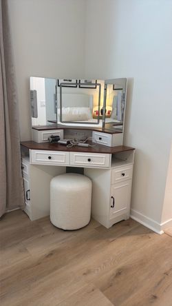 Like new vanity