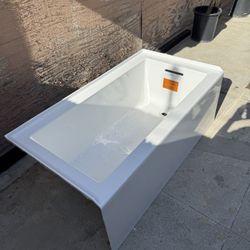 Bath Tub / Tina For Sale 