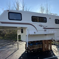 1999 Bigfoot truck camper 25C 10.6 In great condition