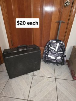 Rolling camouflage backpack & black plastic  utility case $20 each
Pick up in Harlingen, I live near Walmart
Antiques, Telephone, Flags & Collectables