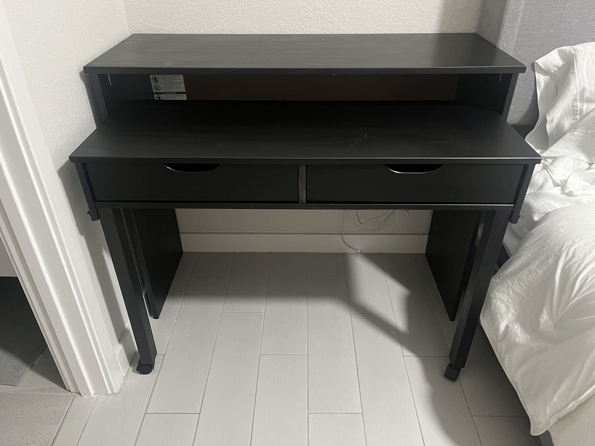 Black Expandable Desk