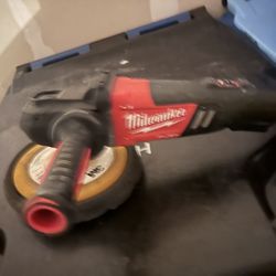 Milwaukee Buffer 18v 