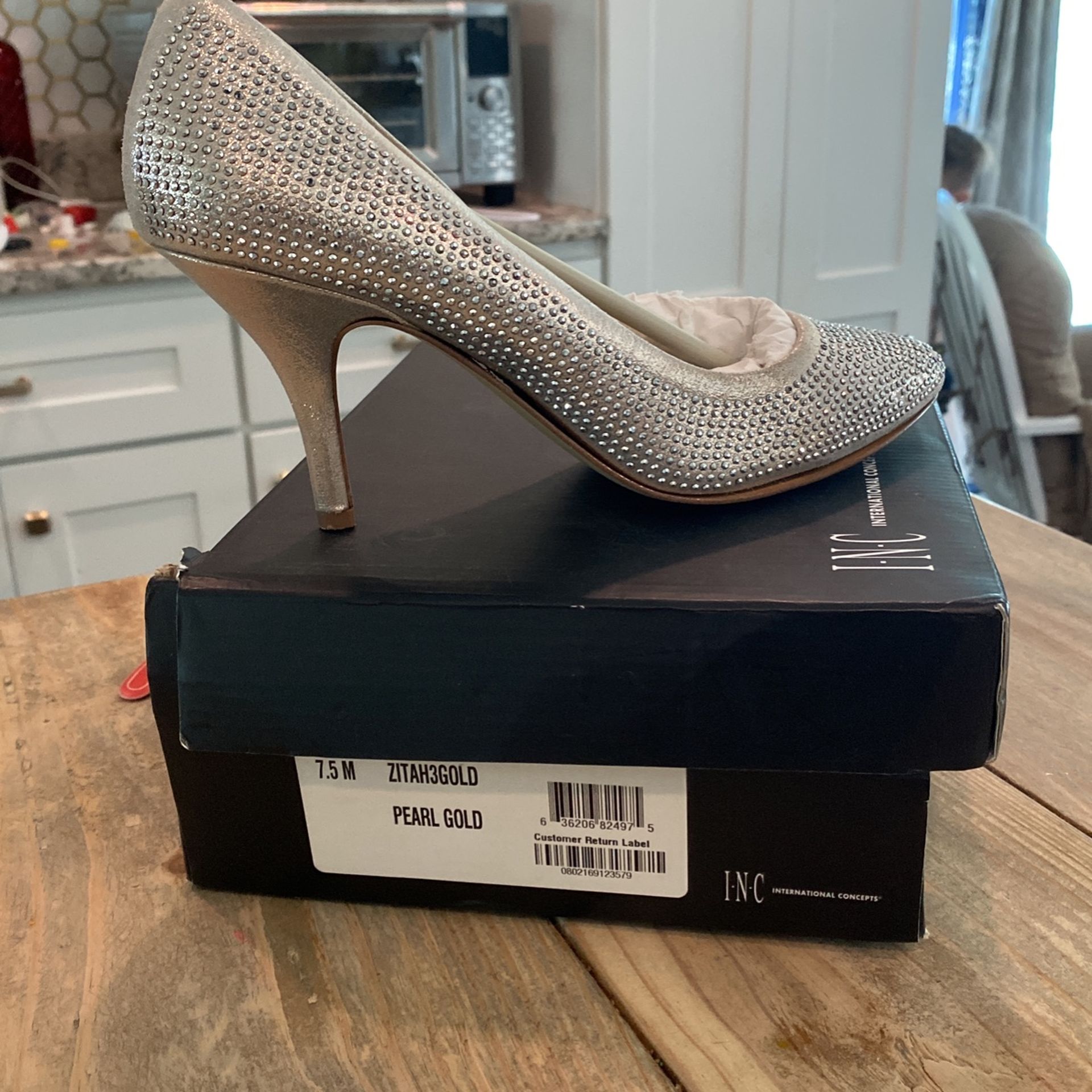 7.5 Pearl Gold Shoes
