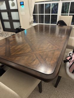 Formal Dining Table With Leaf (2extensions)