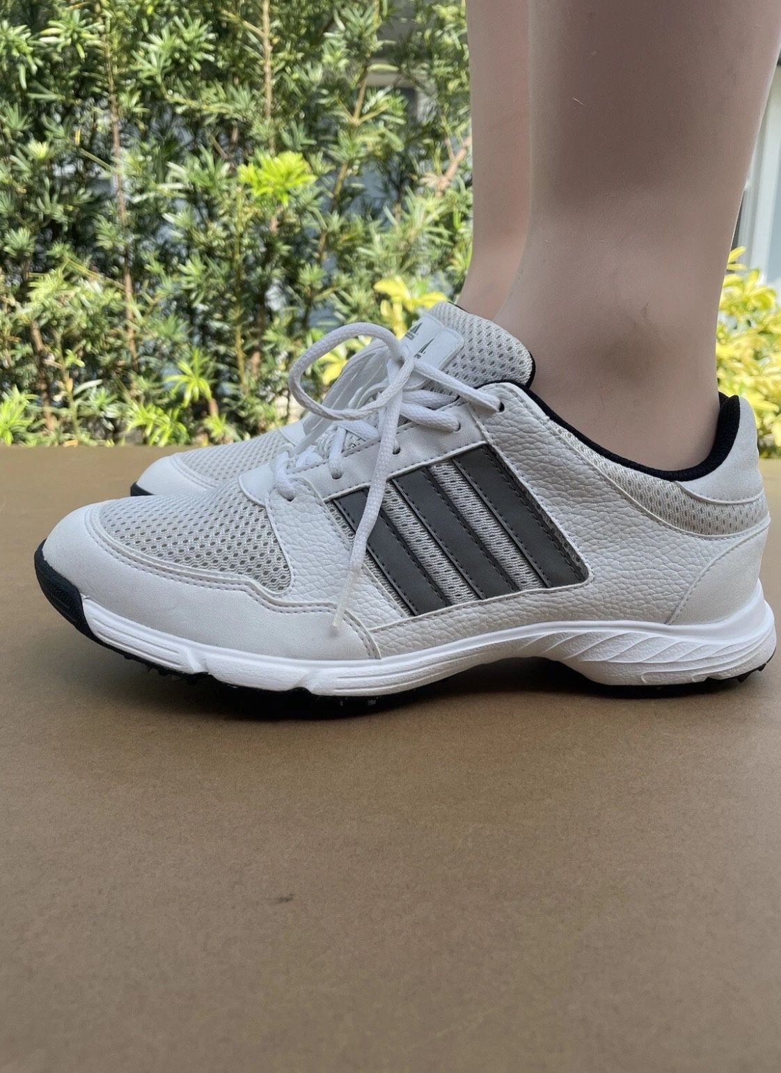 Adidas Men’s Size 10 Running Shoes Great Condition