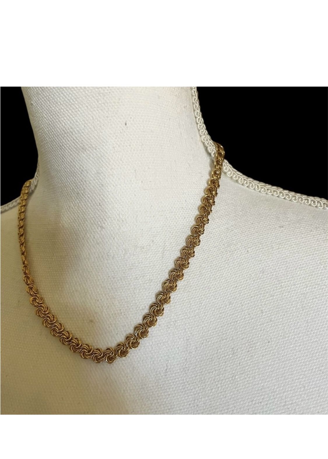 Swirl Loop Chain Fashion Necklace