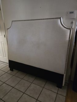 Queen bed headboard in good condition PICK UP ONLY